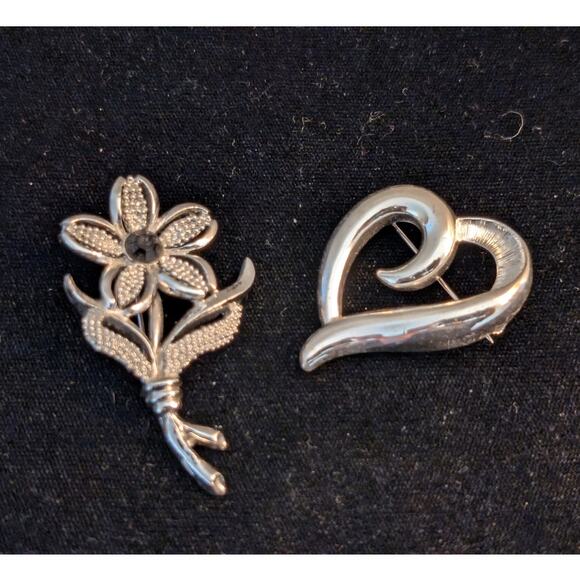 Two Vintage Signed Sarah Cov Flower & Napier Open Heart Brooches - Picture 1 of 7